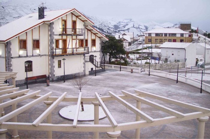 Urbanización de la Plaza del Ayuntamiento, Zierbena